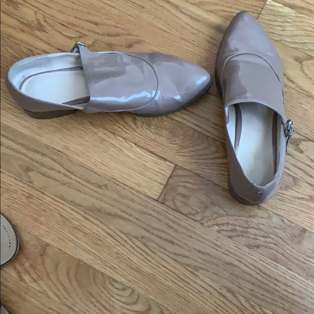 Shoe - Picture 2 of 3